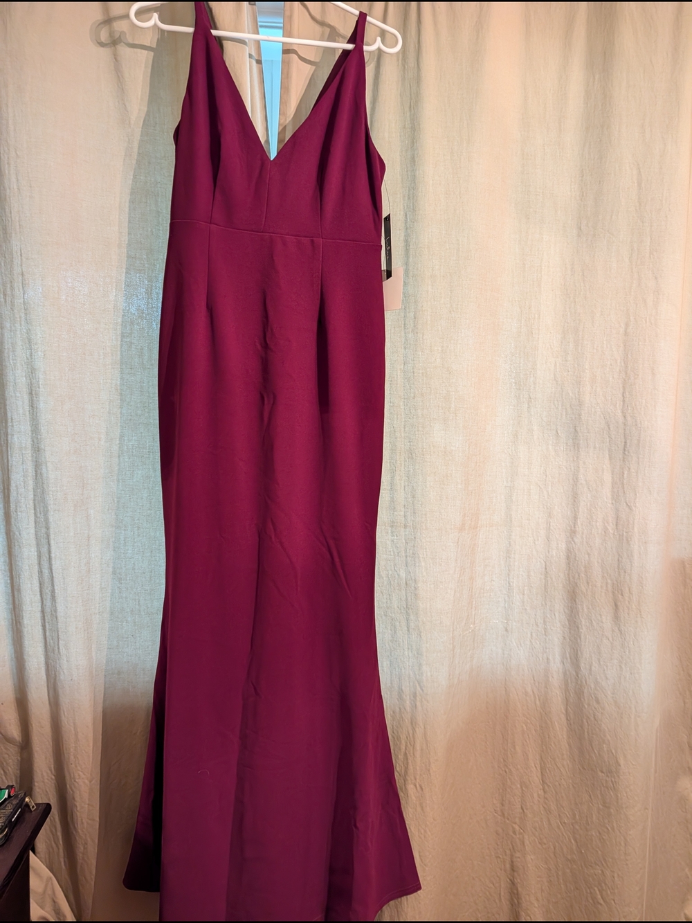 Lulus V-Neck Sleeveless Formal Dress in Wine